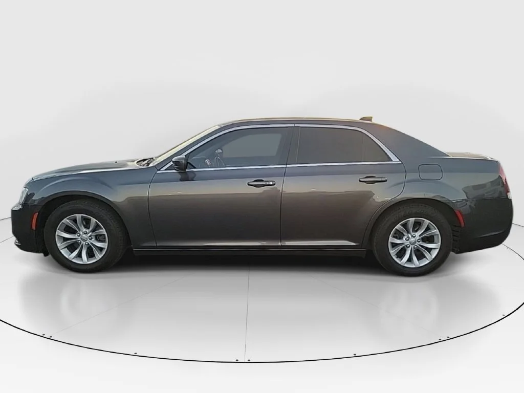 Used 2018 Gray Chrysler Touring image 9