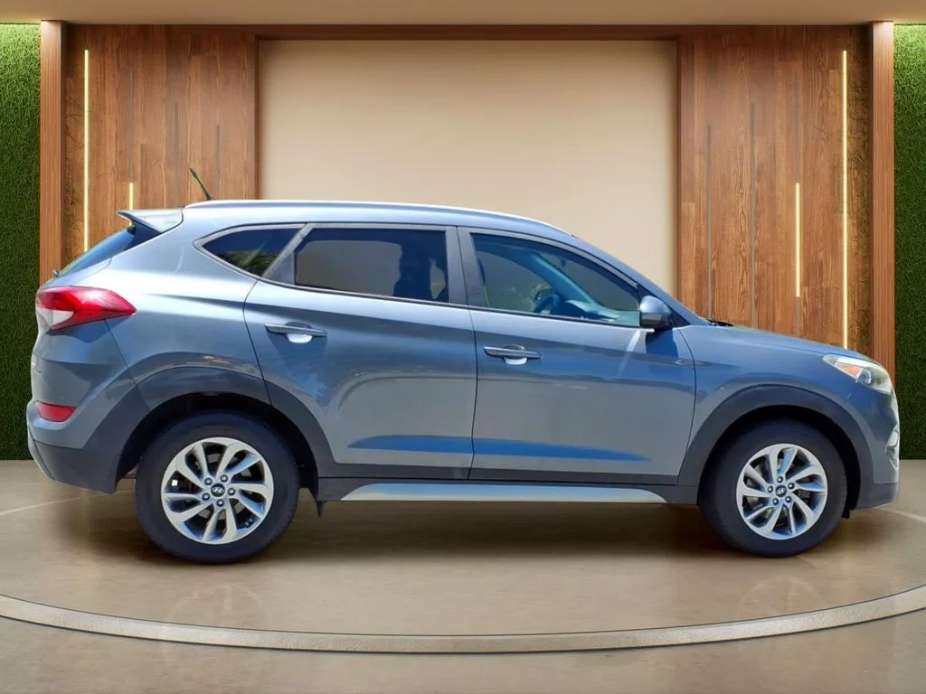 Used 2017 Gray Hyundai SE image 34