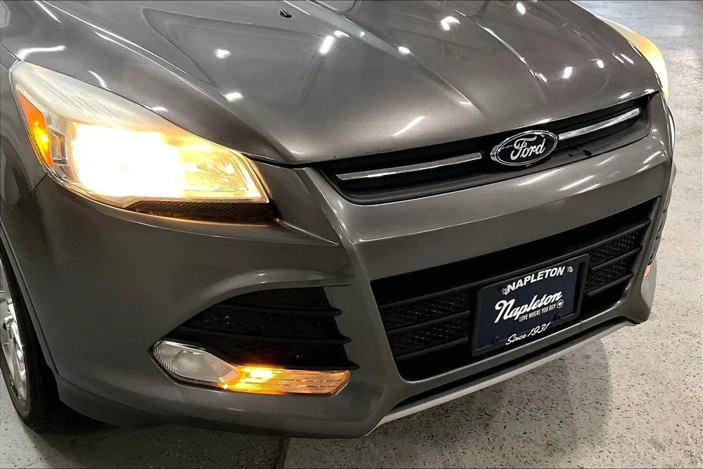Used 2014 Gray Ford SE image 29