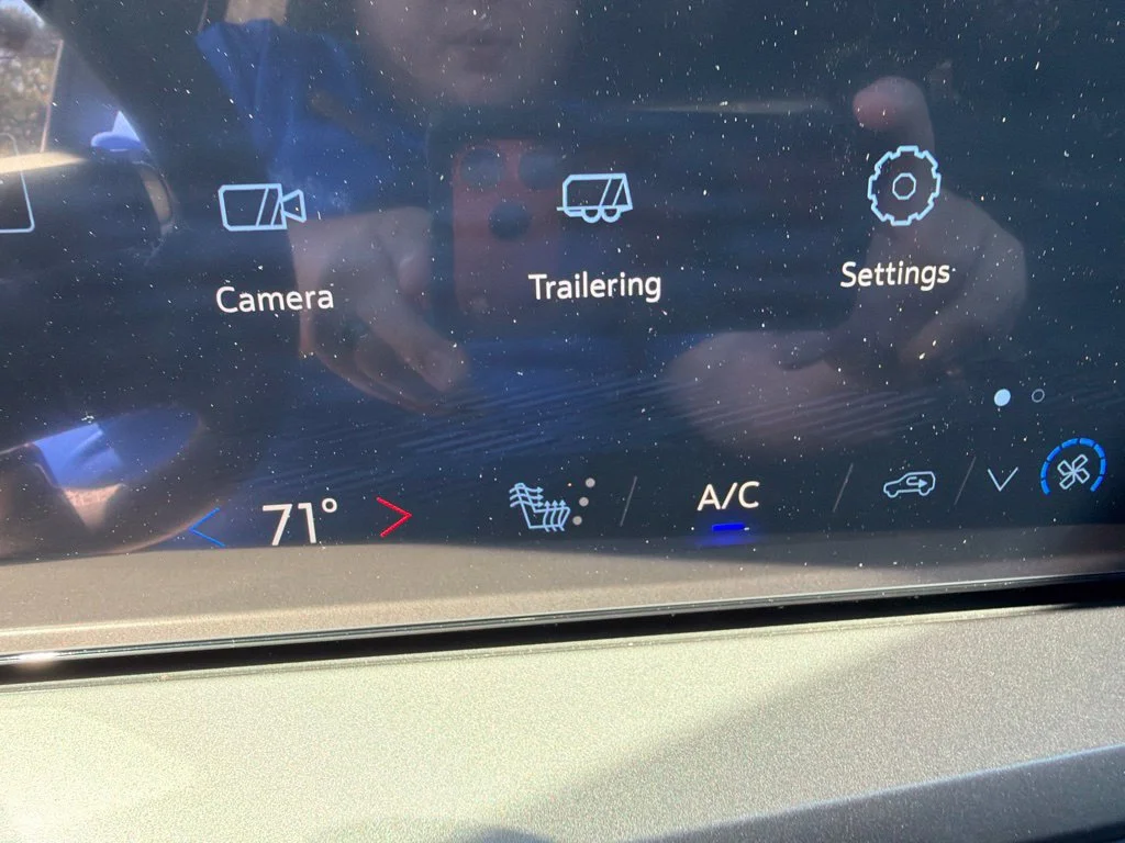 New 2027 Summit White Chevrolet LT image 19