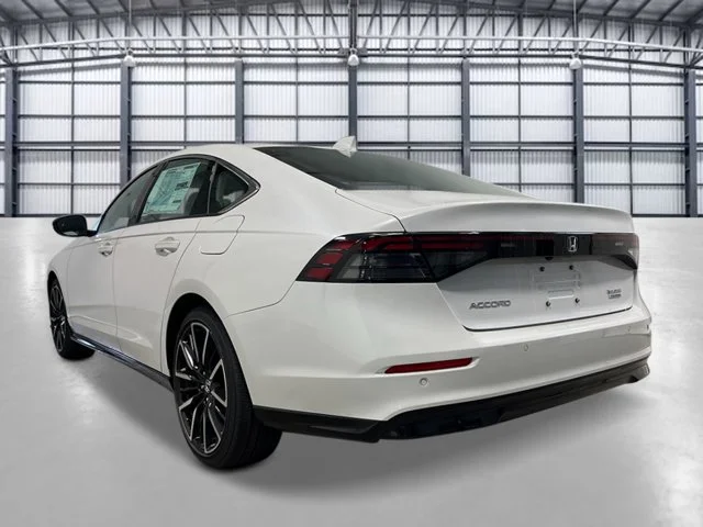New 2026 Platinum White Pearl Honda Touring image 3