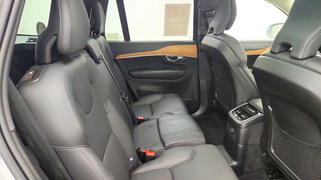 Used 2025 Vapour Grey Metallic Volvo T8 AWD Plus 7-Seater w/ harman/kardon & 21