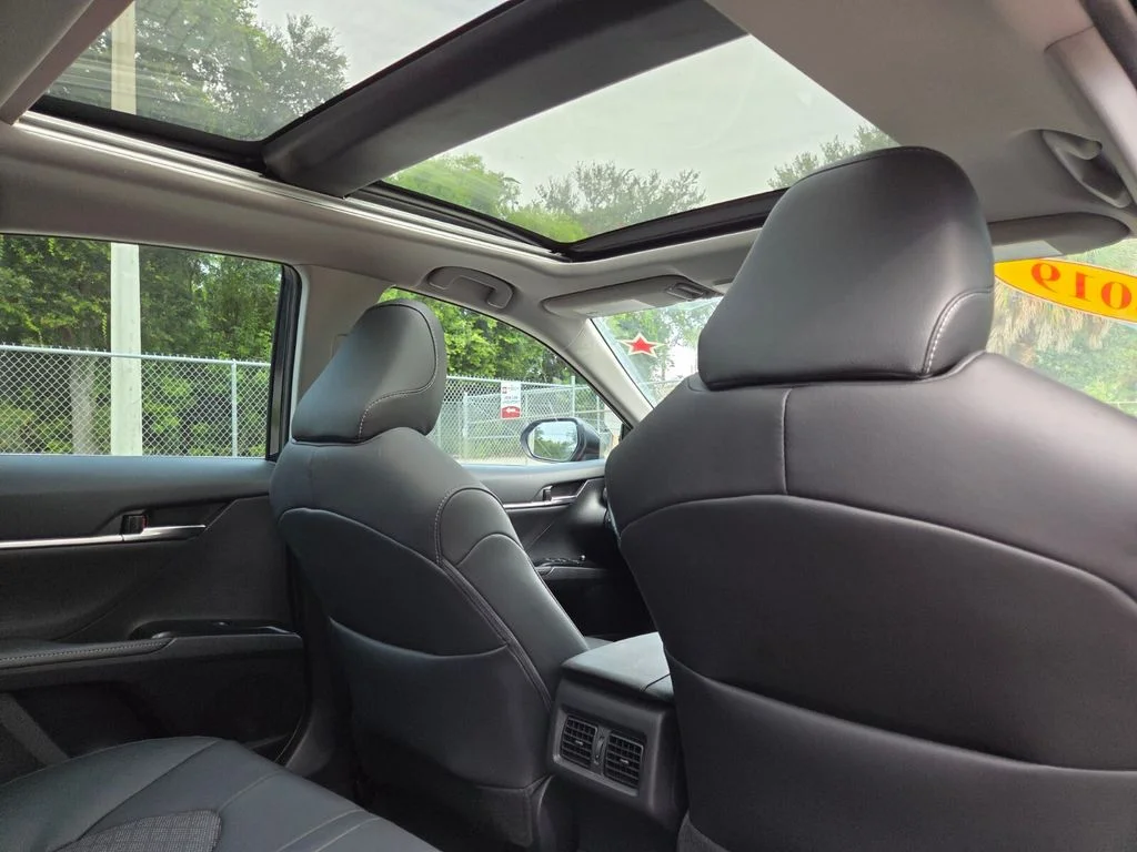 Used 2019 Blue Toyota XSE V6 image 16