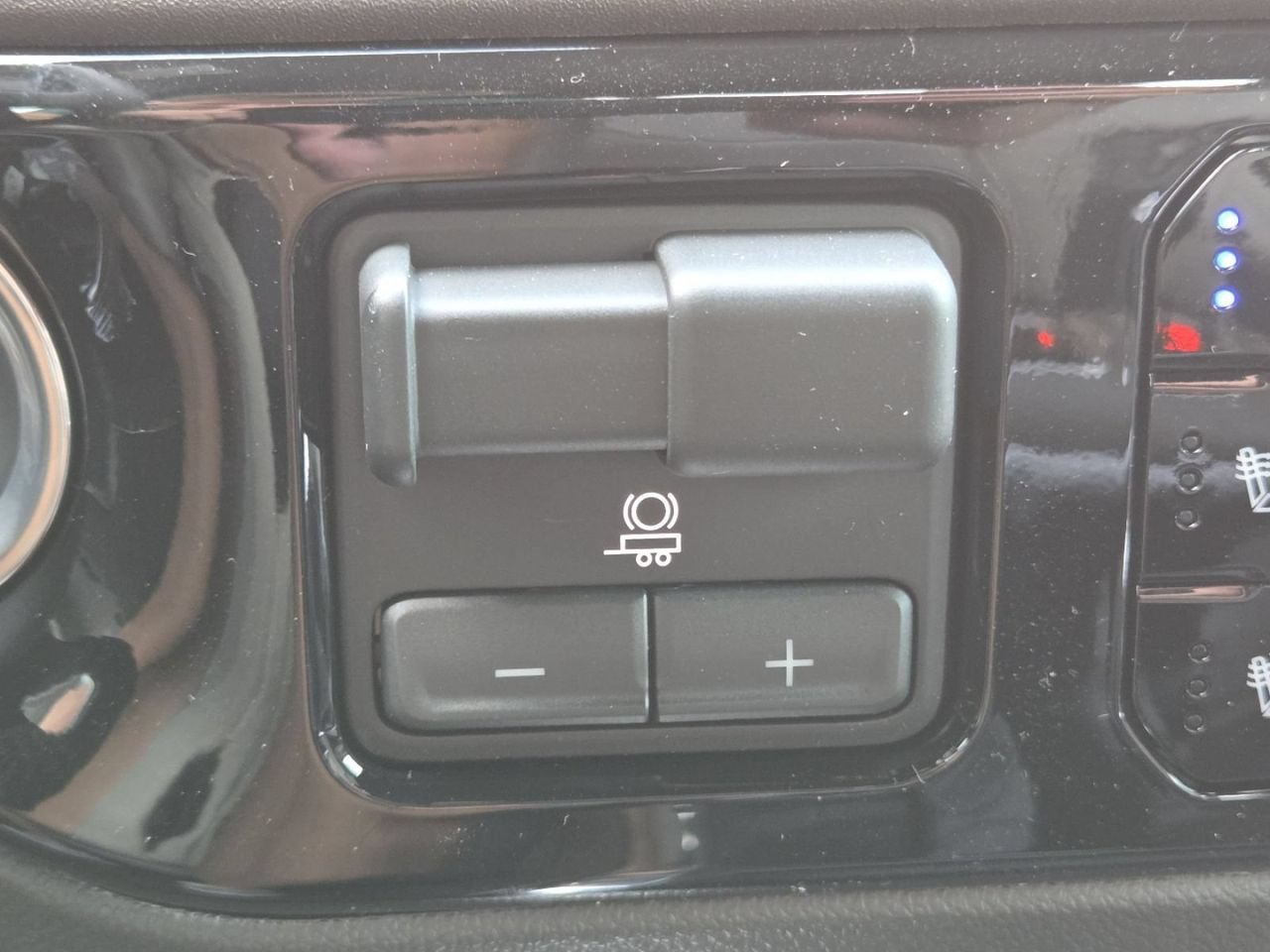 2026 GMC Sierra 1500 SLT - Photo 13