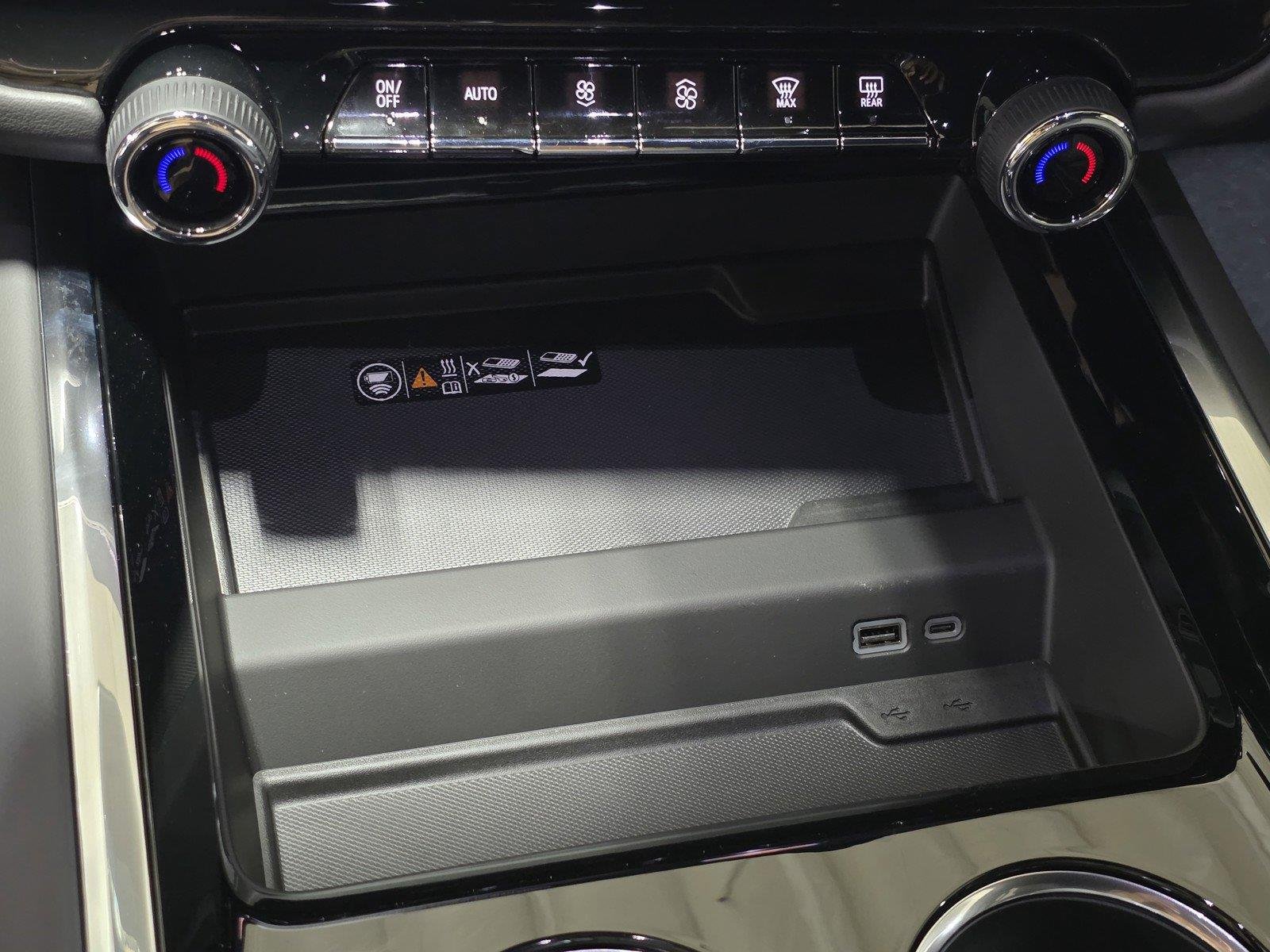 2027 Chevrolet Suburban RST - Photo 32