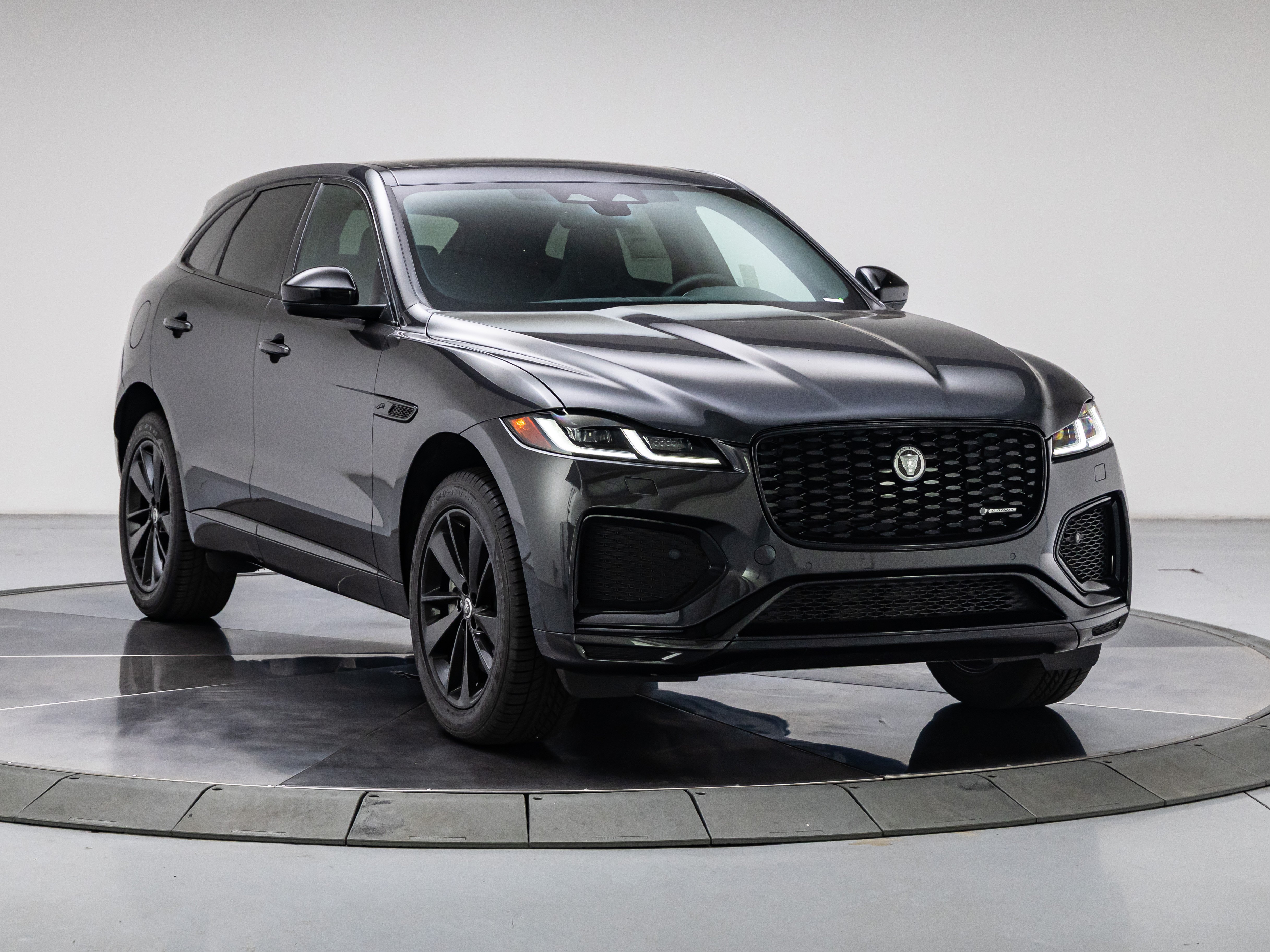 2025 Jaguar F-PACE R-Dynamic S - Photo 7