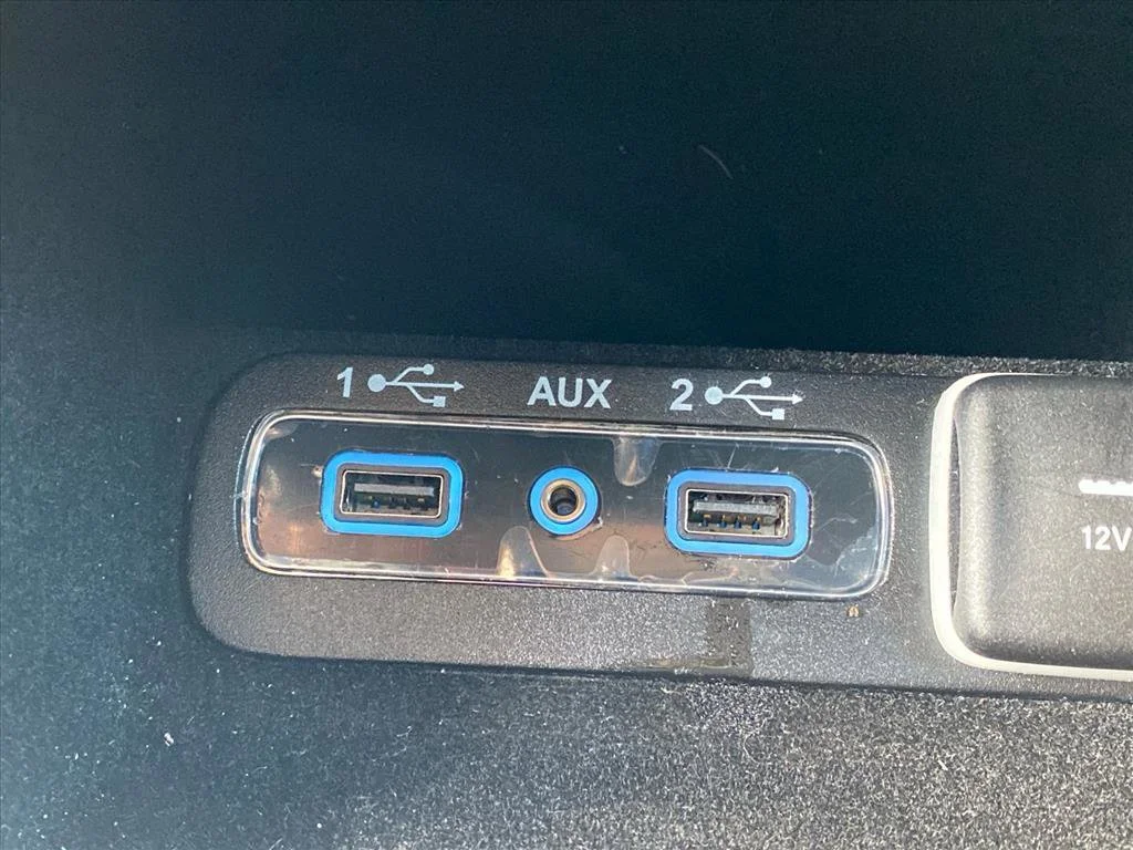 Used 2018 Rhino Clearcoat Jeep Altitude image 13