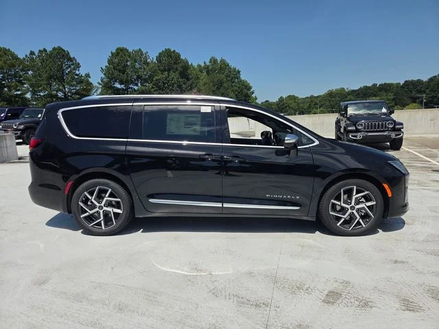 New 2027 Diamond Black Crystal Pearl-Coat Paint Chrysler Pinnacle image 10