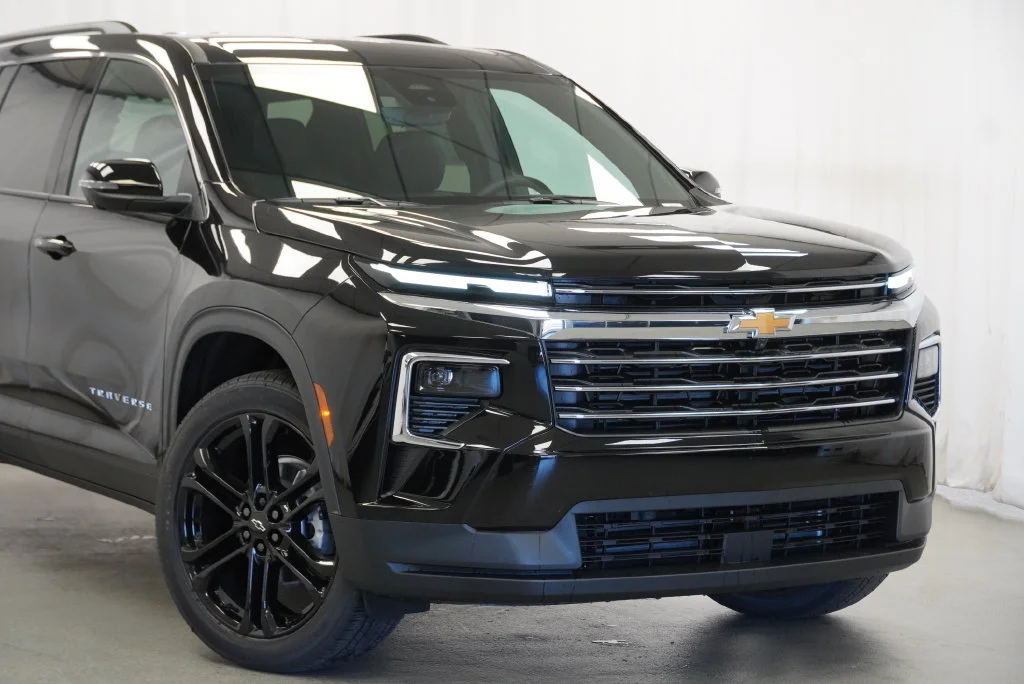 New 2027 Mosaic Black Metallic Chevrolet LT image 7