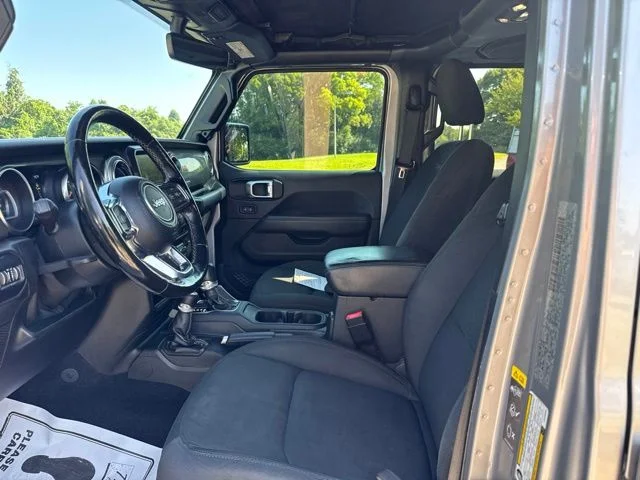 Used 2020 Silver Jeep Unlimited Sahara image 15
