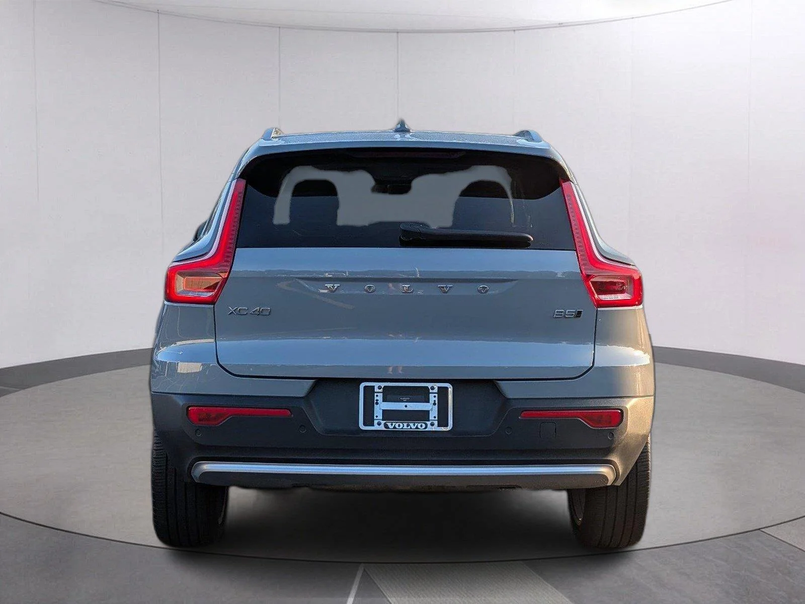 Used 2024 Vapor Grey Metallic Volvo Plus Bright Theme image 4