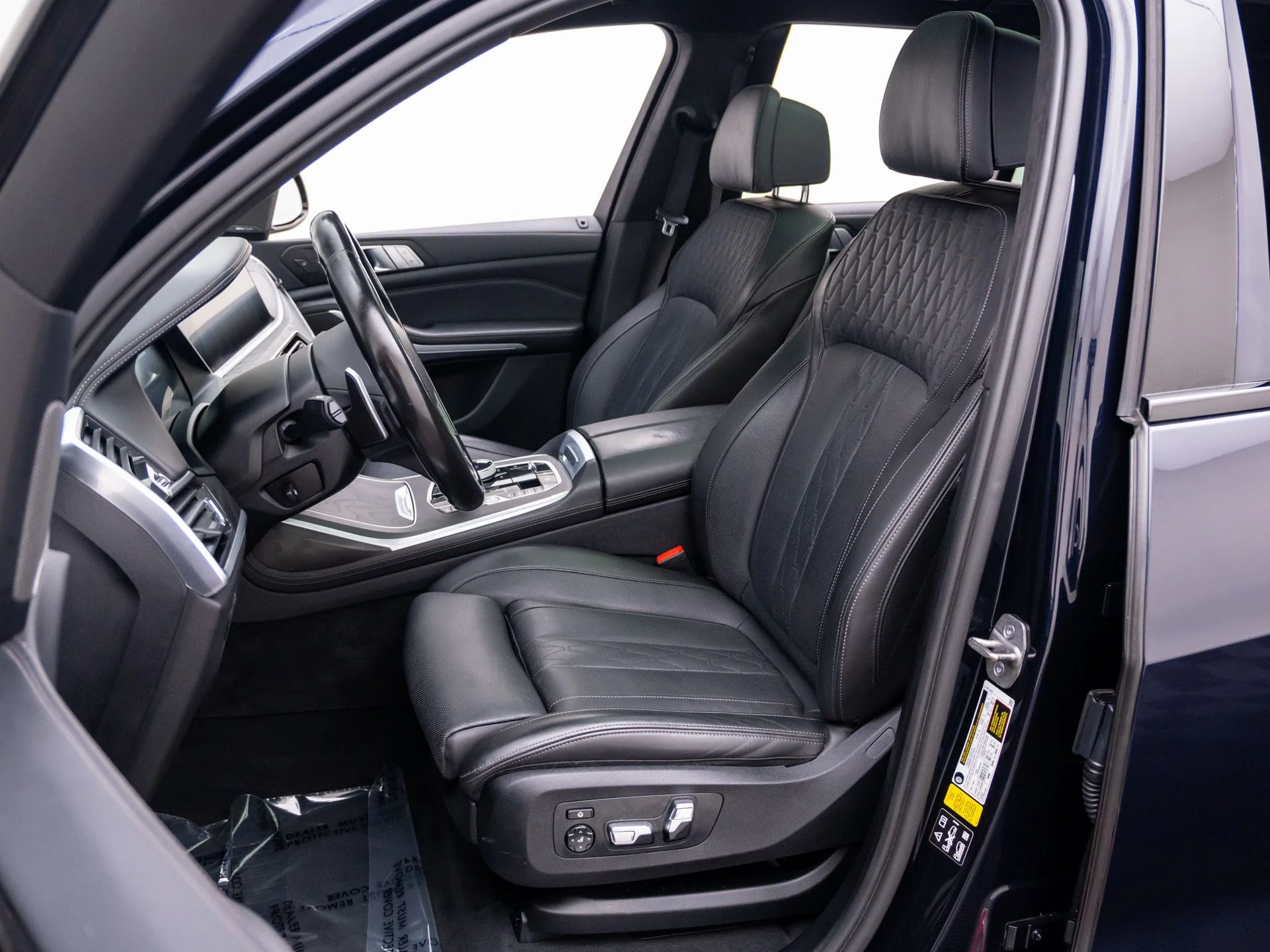 Used 2022 Black BMW M50i image 17