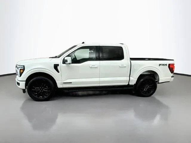 Used 2025 White Metallic Ford Lariat image 4