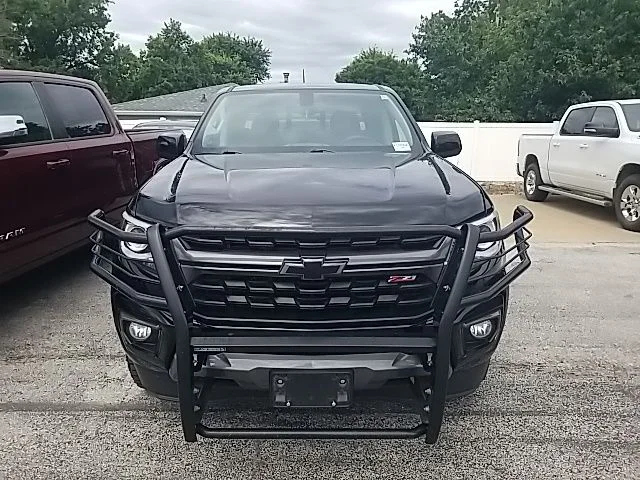 Used 2022 Black Chevrolet Z71 image 9