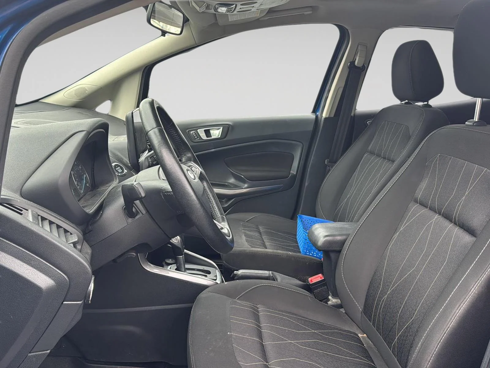 Used 2019 Lightning Blue Ford SE image 6