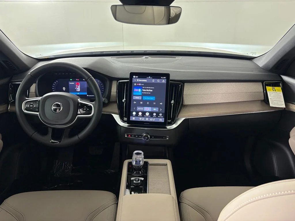 New 2026 Crystal White Volvo Plus image 39
