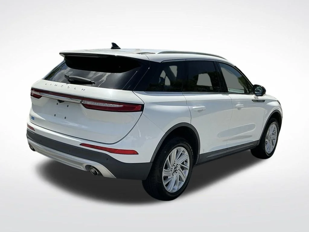 Used 2021 White Lincoln Standard image 10