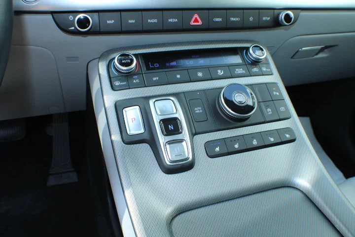 Used 2025 Moonlight Cloud Hyundai SEL Premium 7P image 12