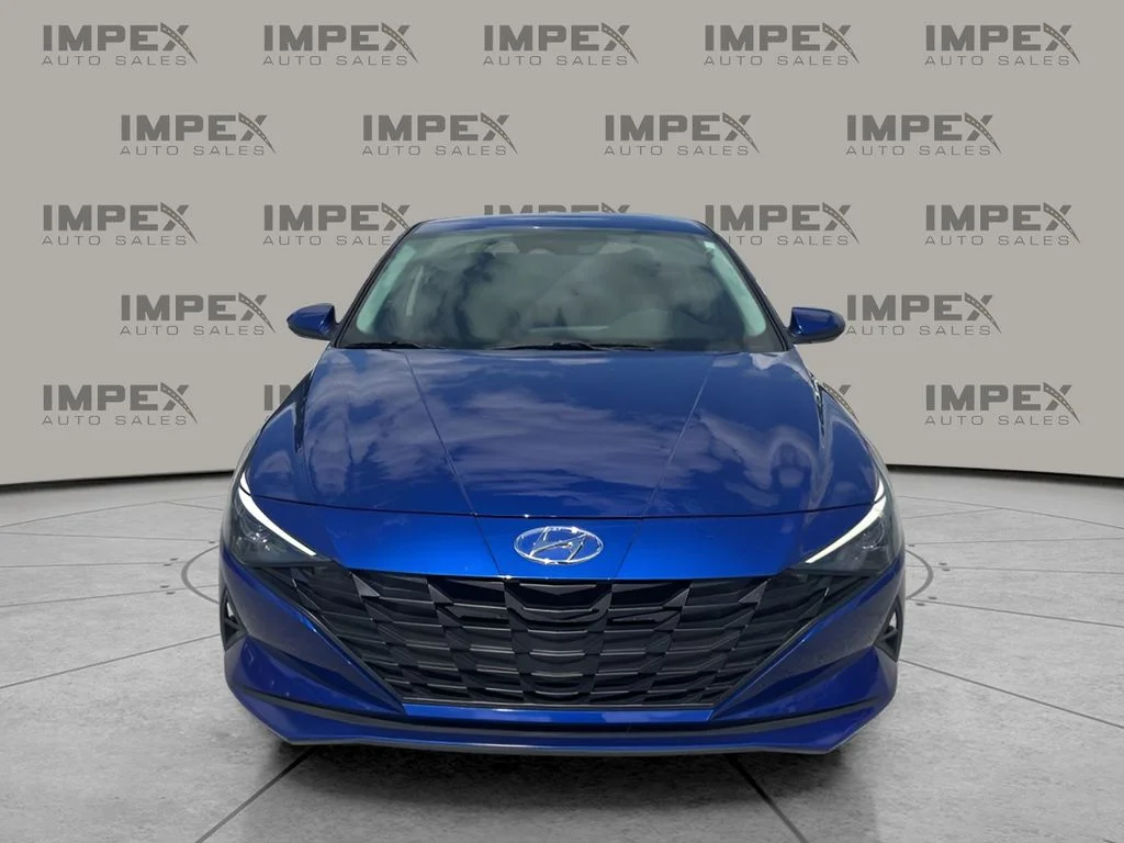 Used 2023 Blue Hyundai SE image 4