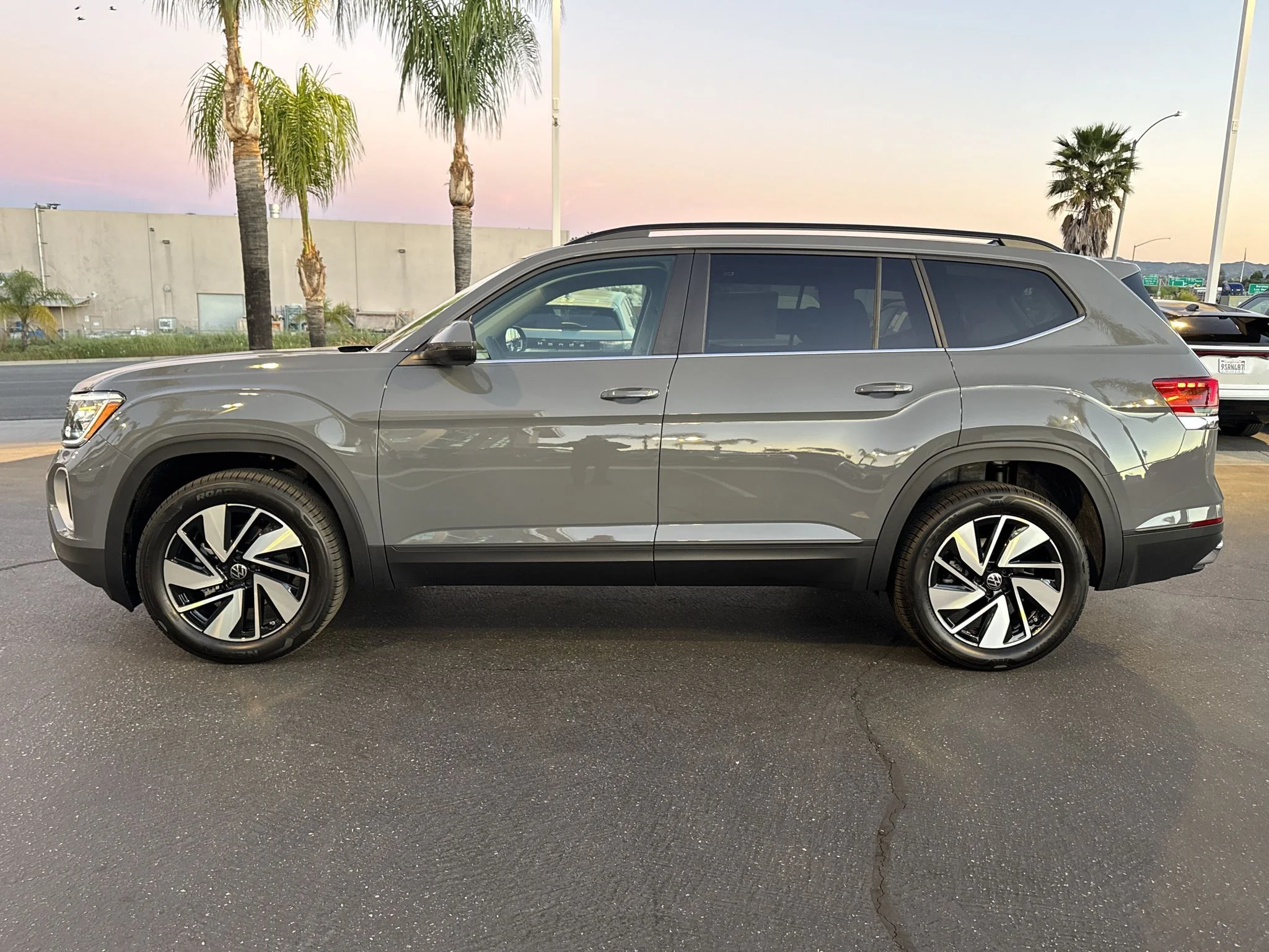 New 2026 PURE GRAY Volkswagen 2.0T SE w/Technology image 5