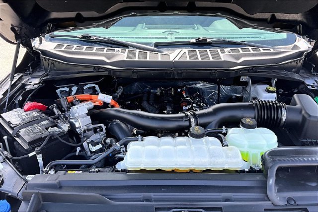 Used 2025 Blue Ford Lariat image 7