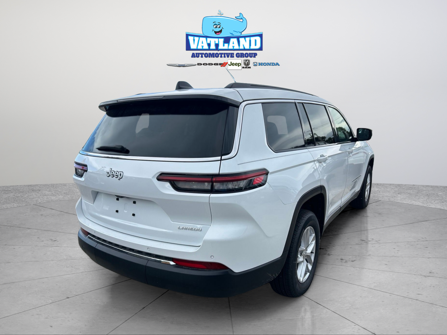 New 2026 Bright White Clear-Coat Exterior Paint Jeep Laredo image 5