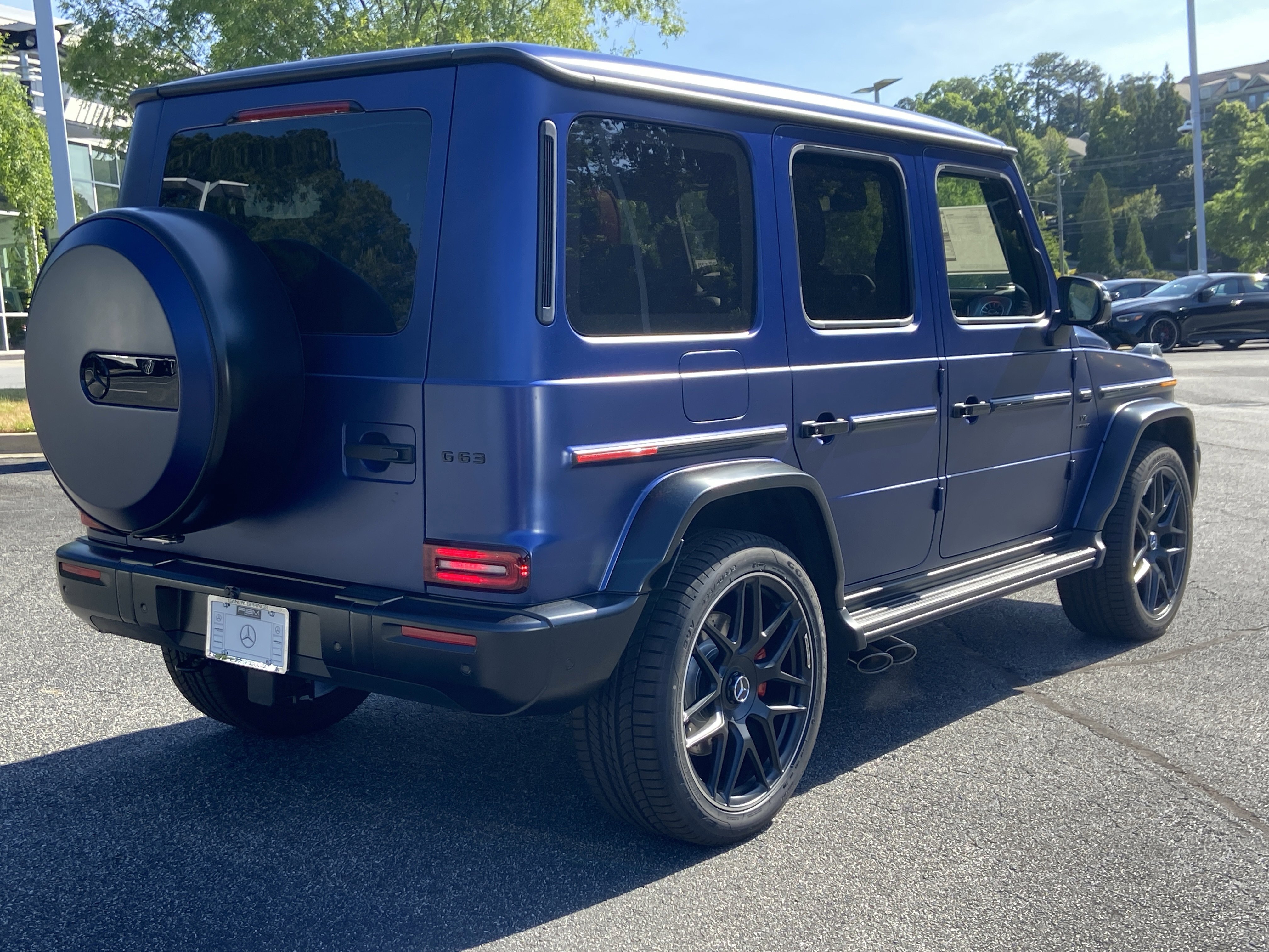 New 2026 MANUFAKTUR Exclusive Brilliant Blue Magno Mercedes-Benz AMG® G 63 SUV image 8