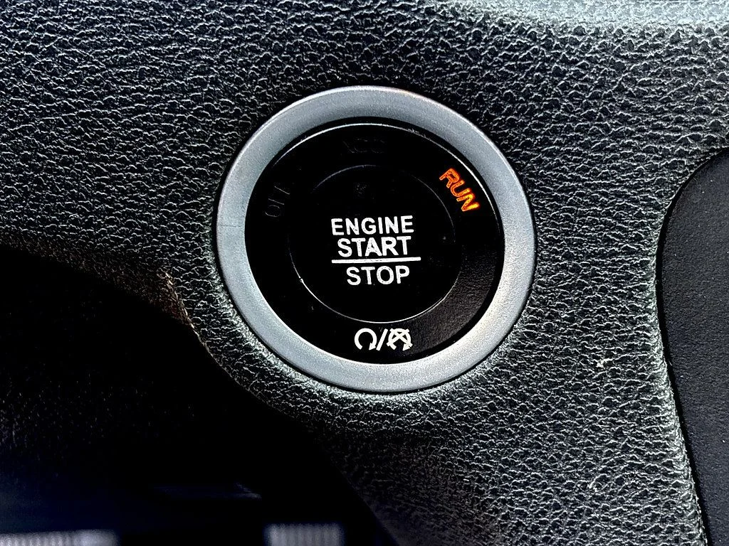 Used 2022 Black Dodge SXT image 16