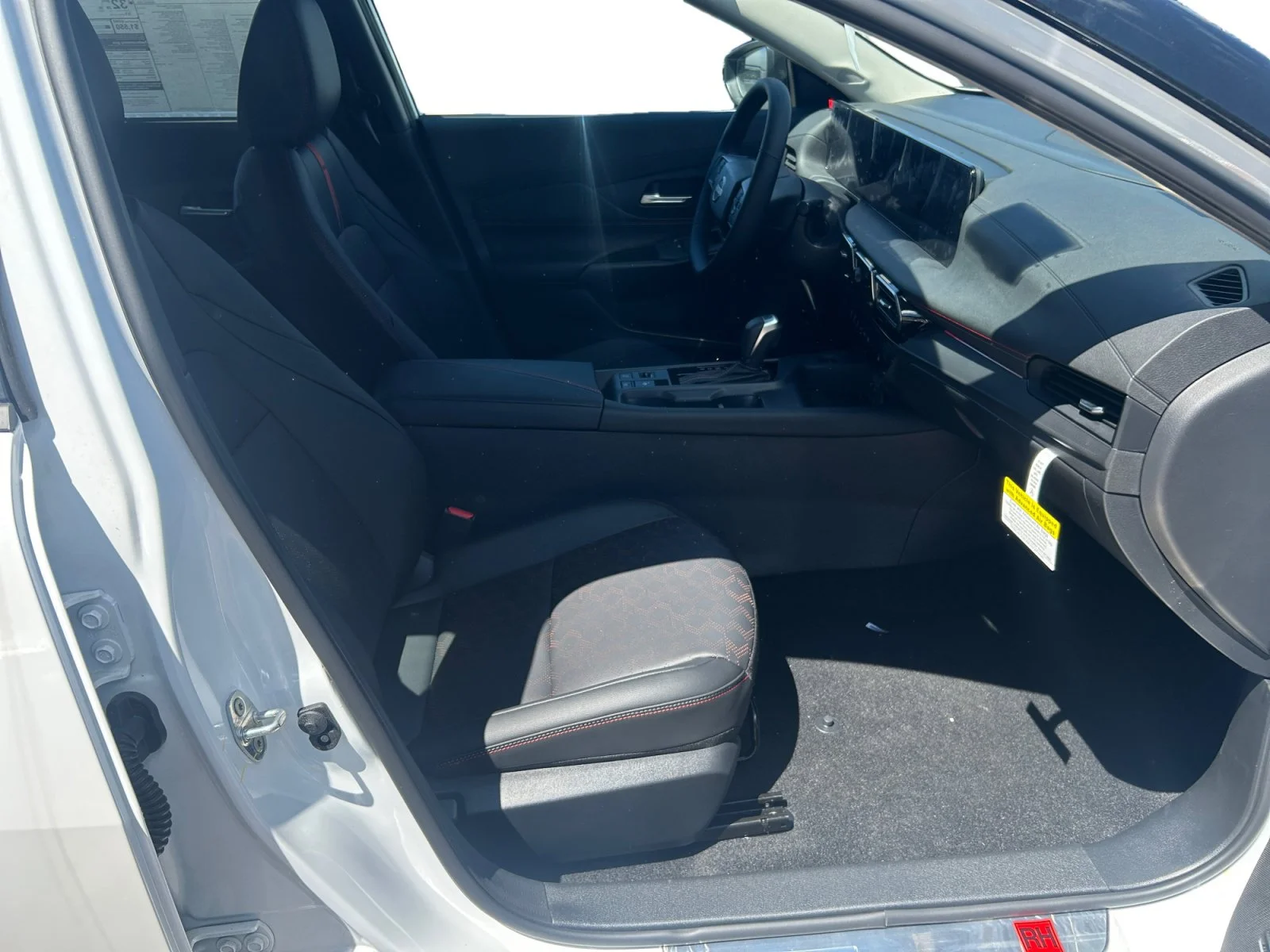 New 2026 Aspen White Tricoat/Super Black Nissan SR image 28