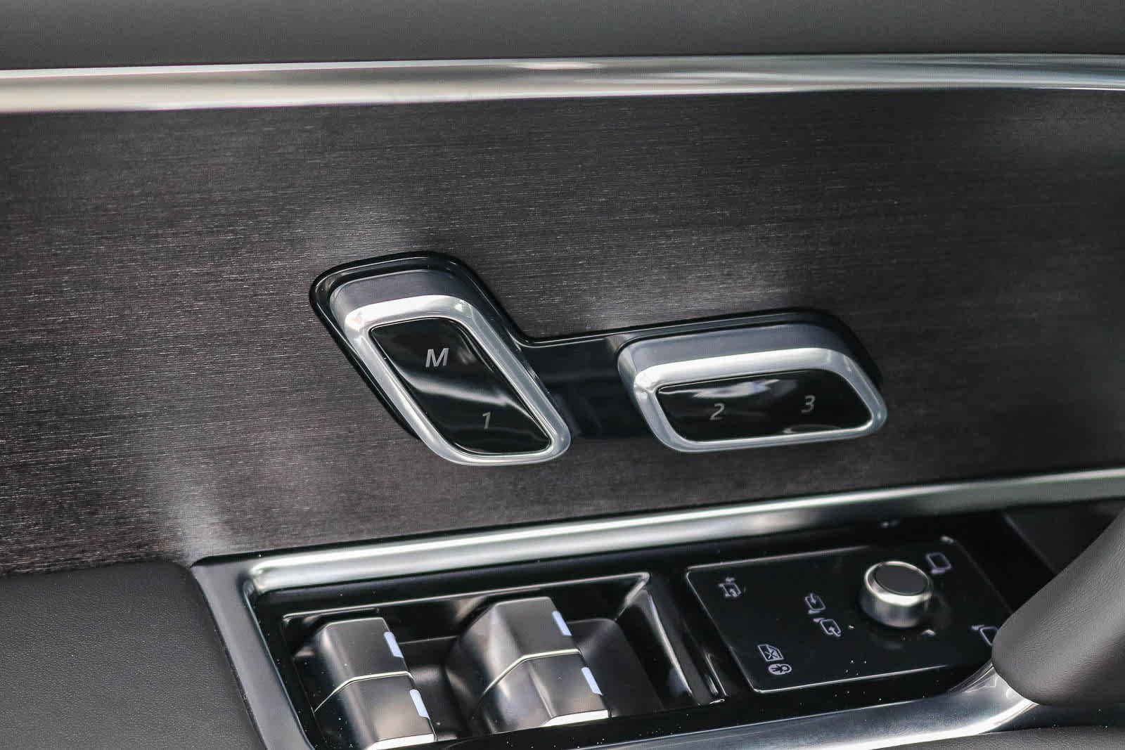 New 2026 Santorini Black Land Rover SE image 20