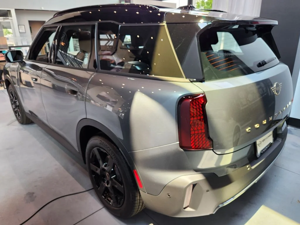 New 2027 Smokey Green Metallic MINI Signature Plus image 5