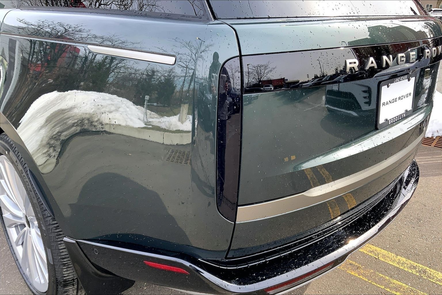 New 2026 Belgravia Green LAND ROVER SE image 14
