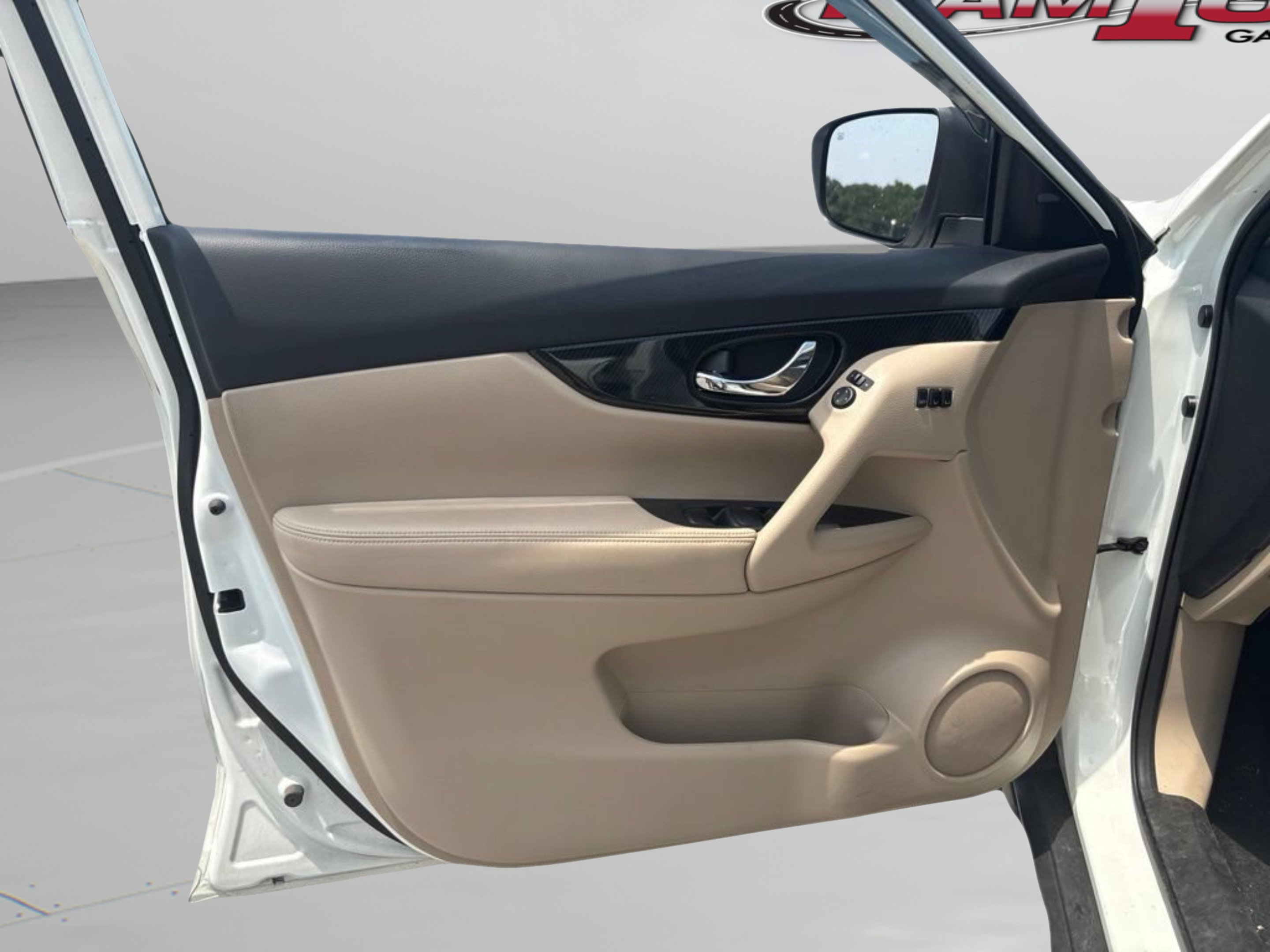 Used 2020 Pearl White Tricoat Nissan SL image 15