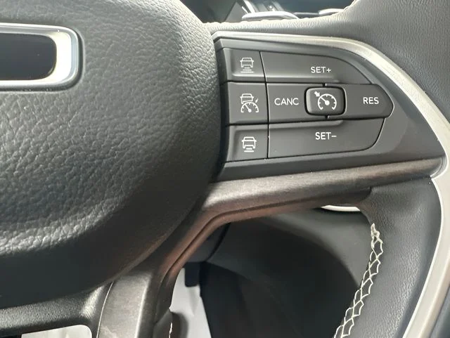 Used 2022 White Jeep 4xe image 16