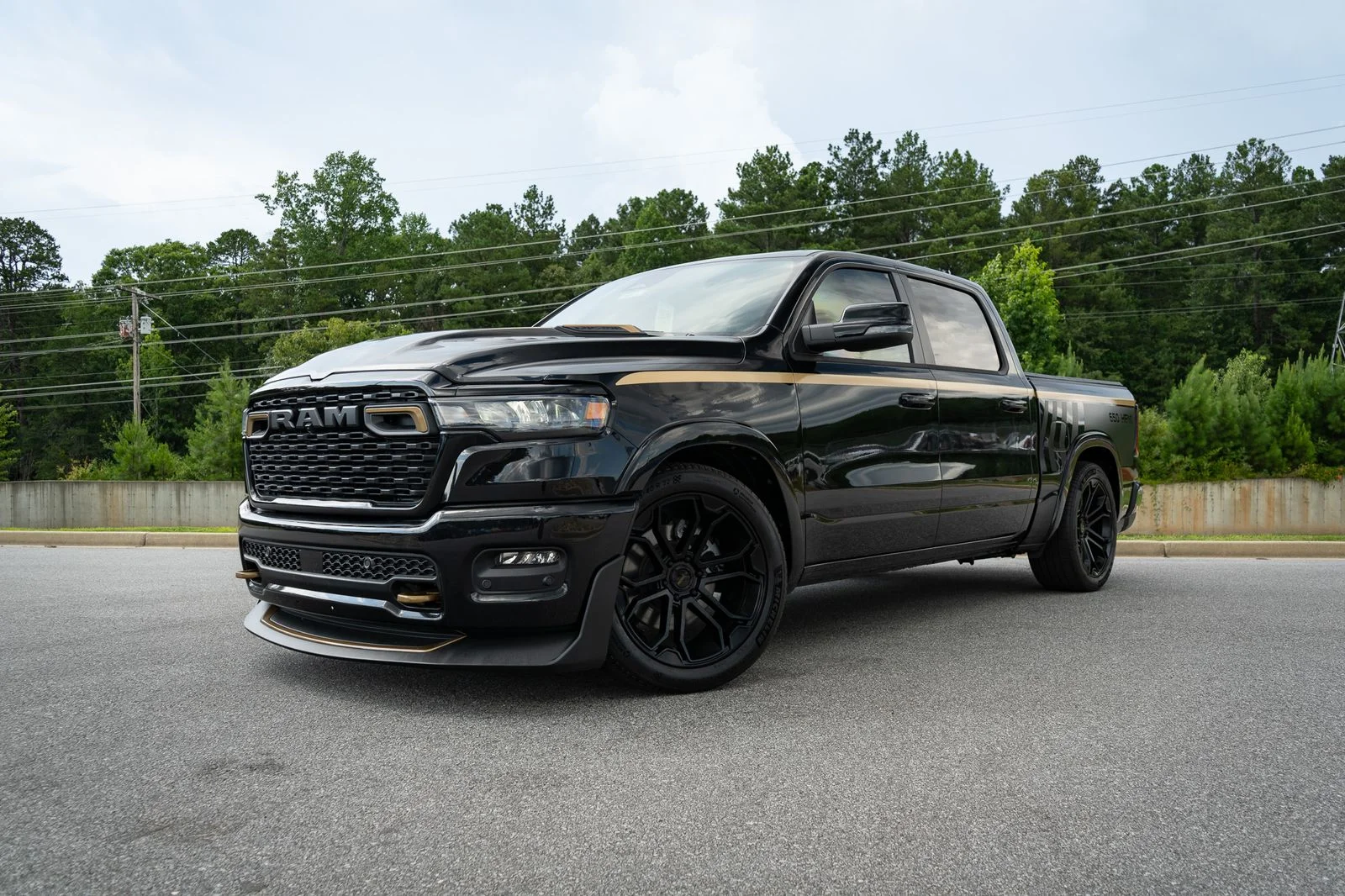 New 2026 Diamond Black Crystal Pearl-Coat Exterior Paint RAM Big Horn with DC 650 Supercharged Package image 5