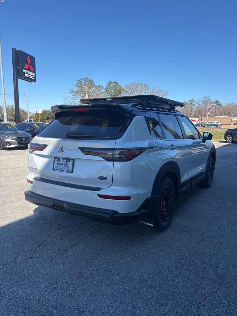 New 2026 White Mitsubishi Trail Edition image 4