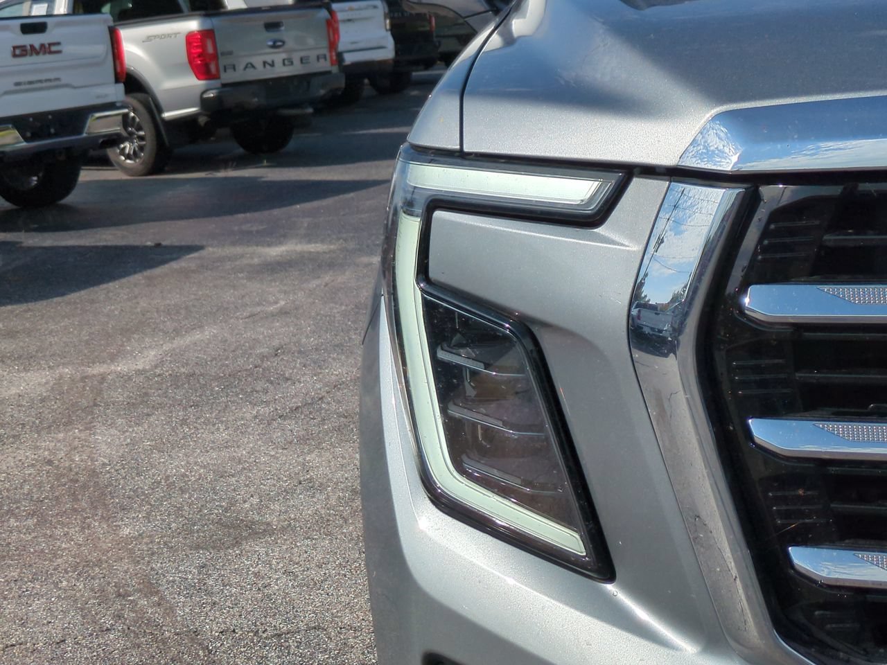 Used 2025 Sterling Metallic GMC Elevation image 10