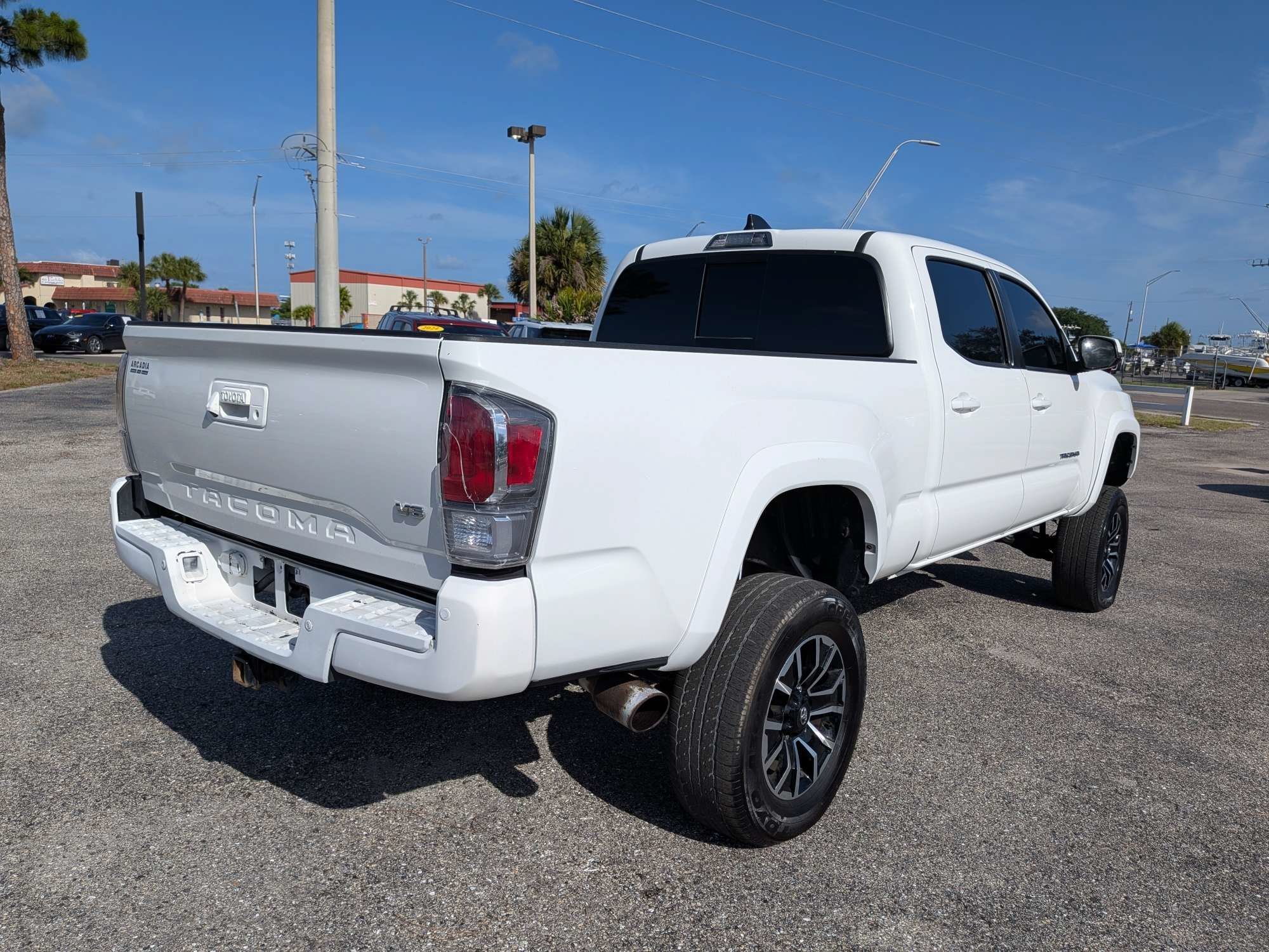 Used 2022  Toyota  image 4
