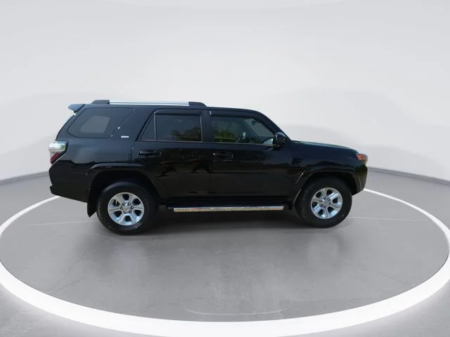 Used 2020 Black Toyota SR5 image 9