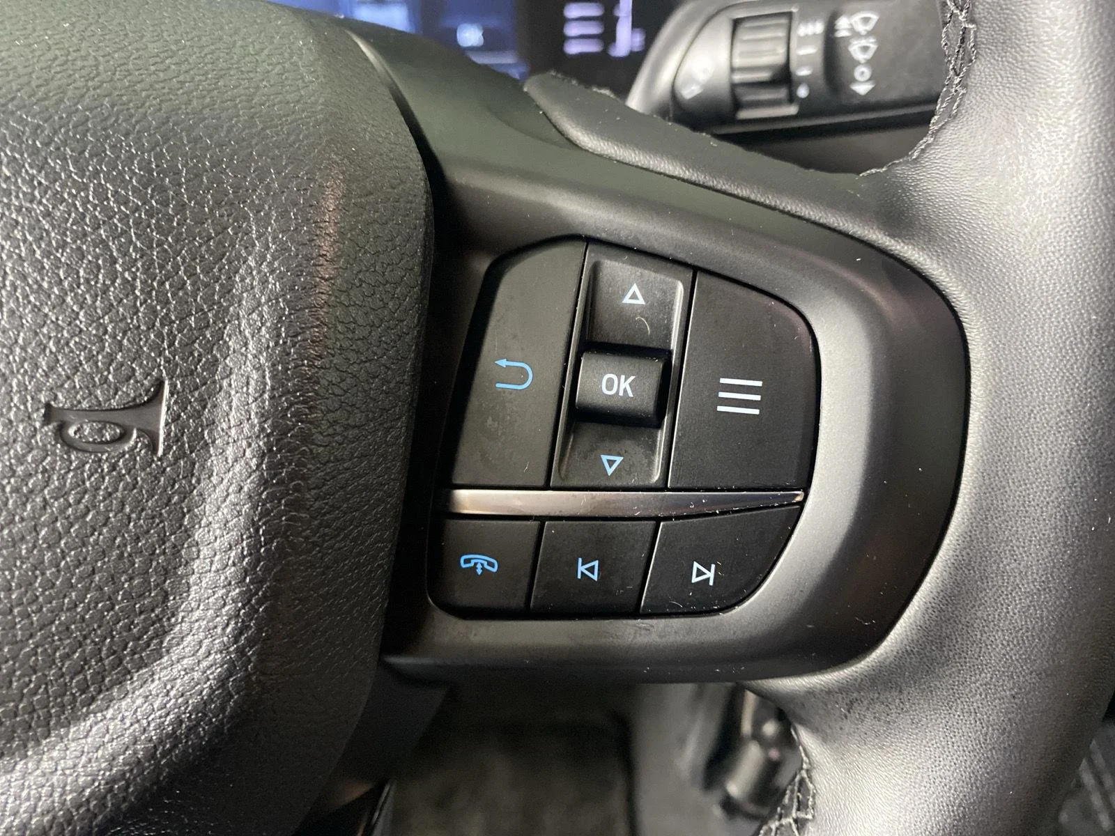 Used 2025 Oxford White Ford XLT image 18