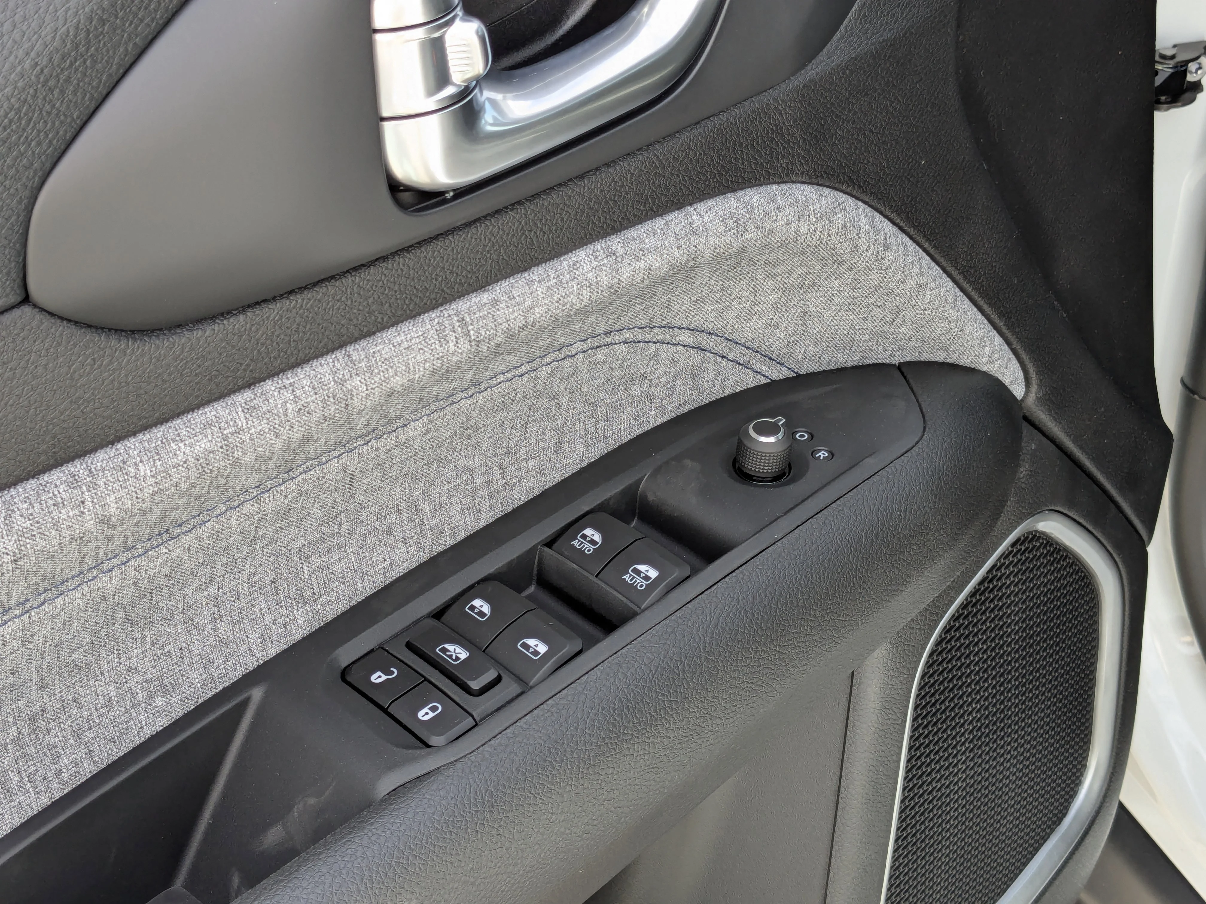 New 2025 White Jeep North - - Front heated seats - Forward Collision Warning - Uconnect 5 with 8.4?inch display image 12