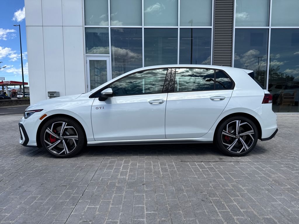 New 2026 Opal White Pearl Volkswagen 2.0T SE image 2