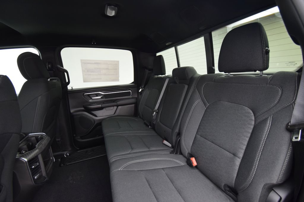 New 2026 Diamond Black Crystal Pearl-Coat Exterior Paint RAM Big Horn/Lone Star image 34