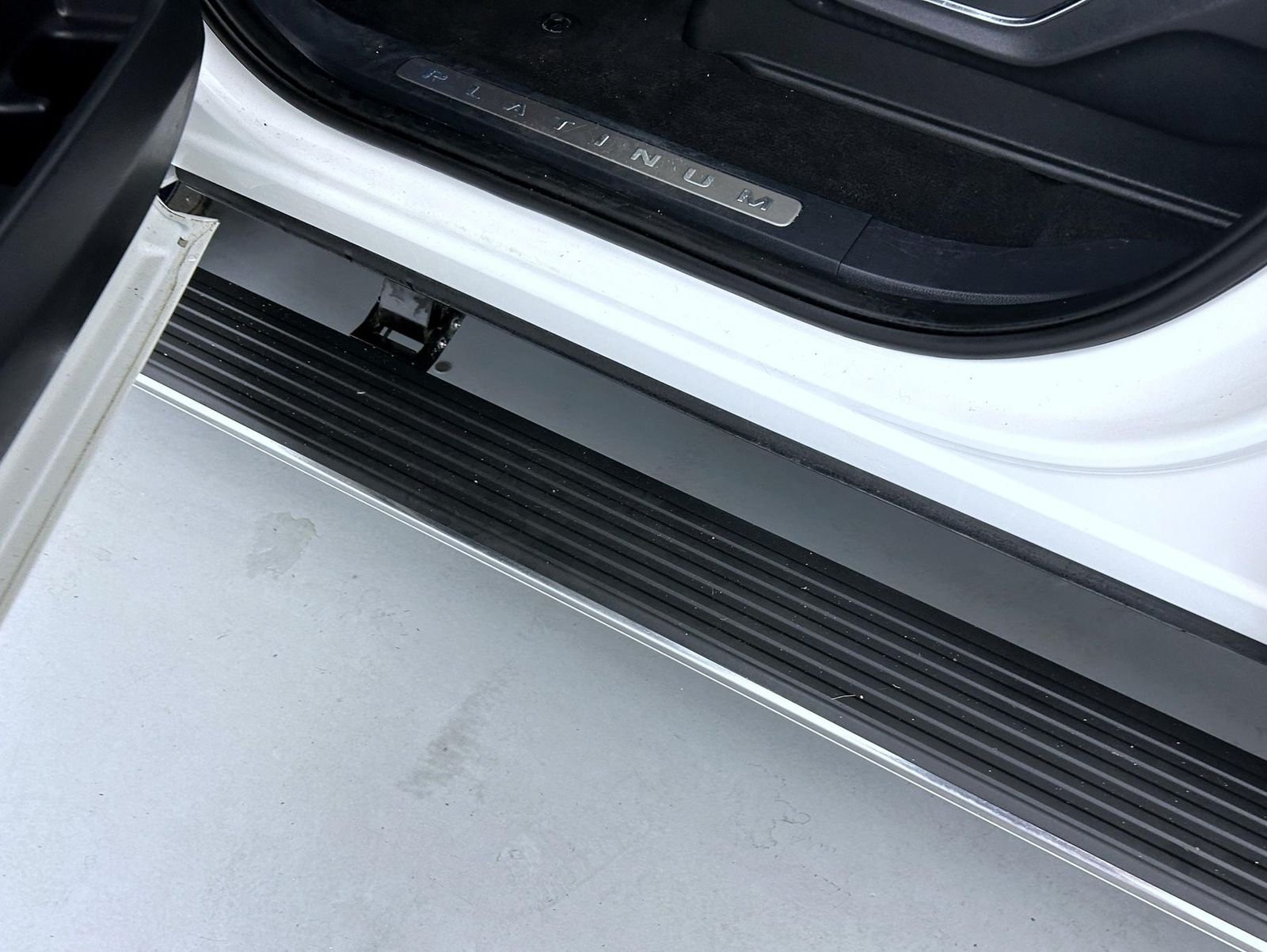 Used 2024 White Ford Platinum image 9