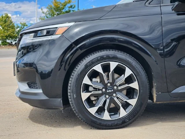 Used 2022 Black Kia EX image 10