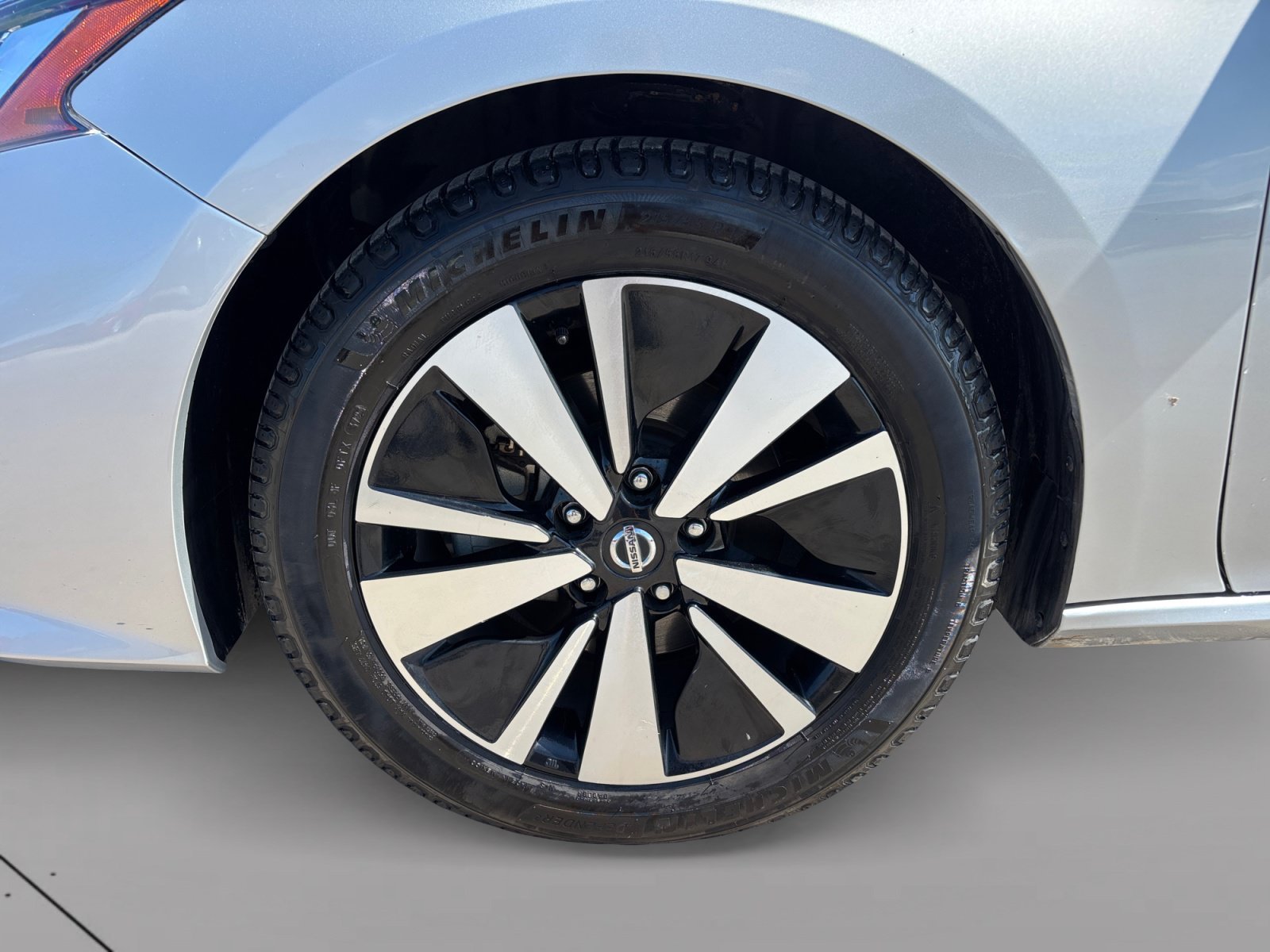 Used 2022 Brilliant Silver Metallic Nissan 2.5 SV image 9