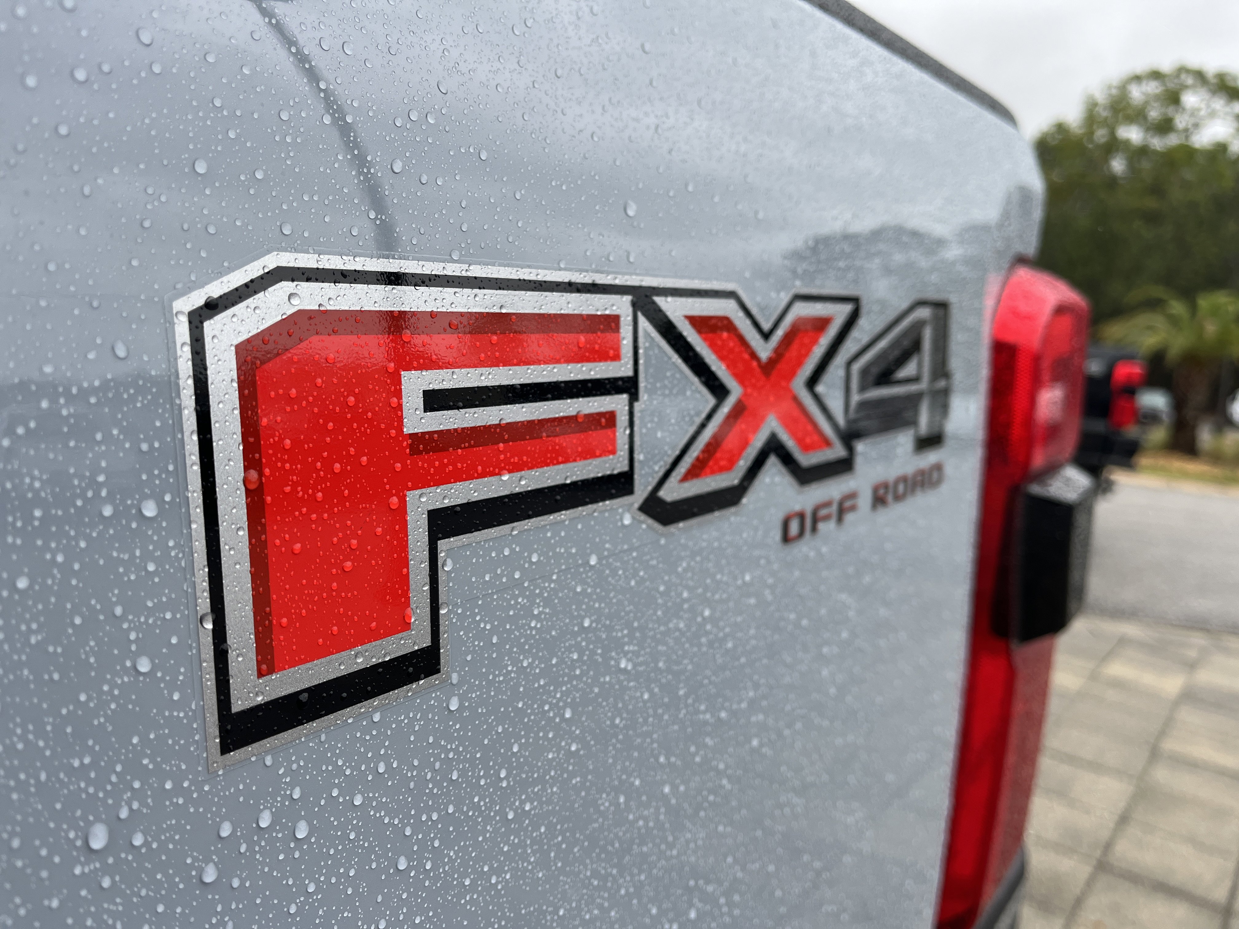 New 2026 Glacier Gray Metallic Tri-Coat Ford F-250® Lariat® image 12