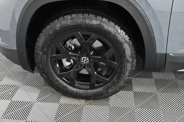 New 2026 Pure Gray Volkswagen 2.0T Peak Edition image 9