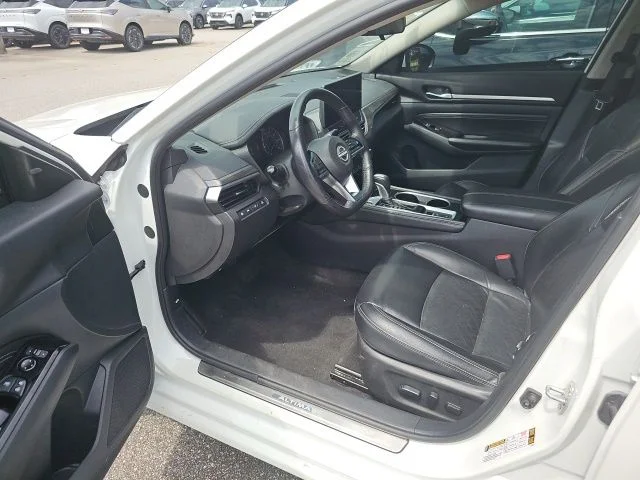 Used 2023 White Nissan 2.5 SL image 11