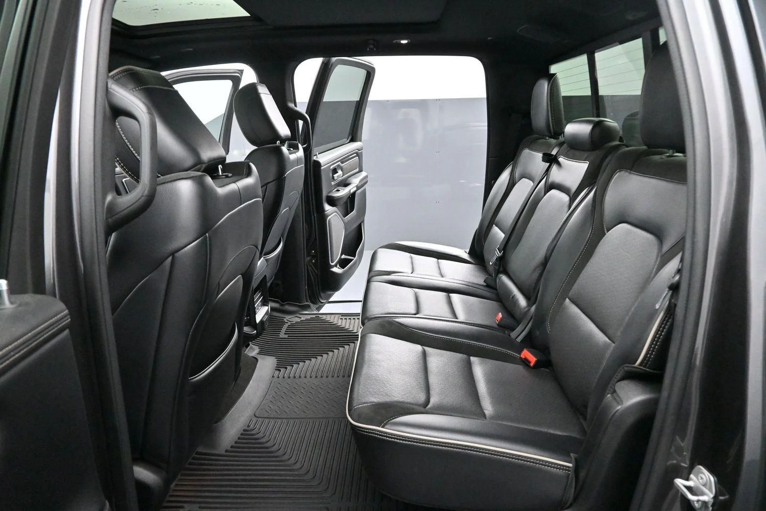 Used 2021 Granite Crystal Metallic Clearcoat Ram Laramie image 30